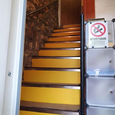 Dora Baltea Monolocale Primo Piano Mansarda Secondo Piano Verona Quarto foto